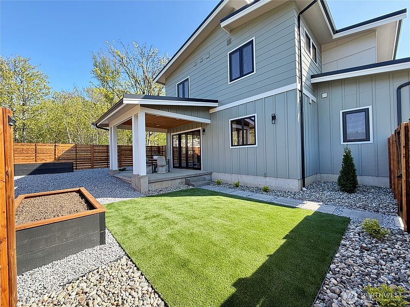 3rd image of 4314 Creston Way