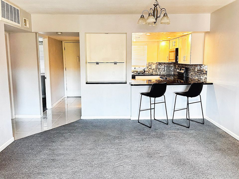 Dinning area, TV and Stools optional furniture.