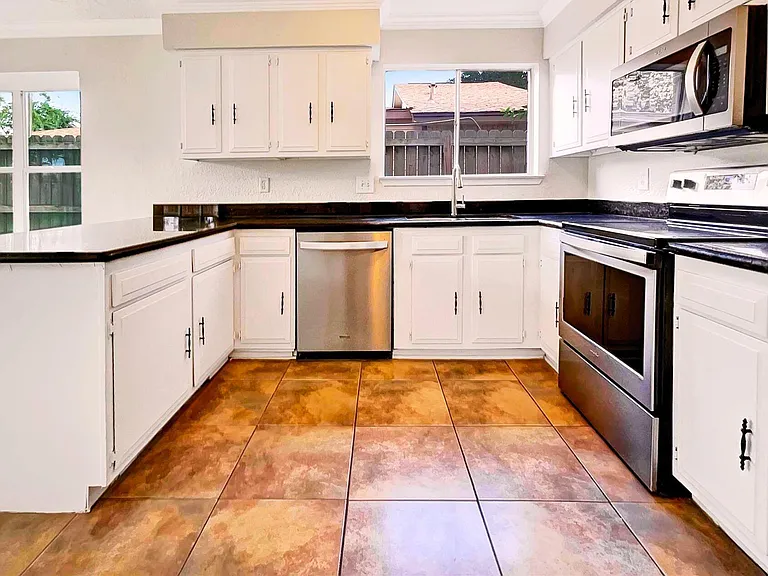 7422 Breccia Dr — Photo 7