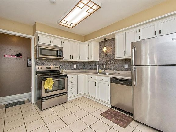 5th image of 2827 E Tiffin Ave