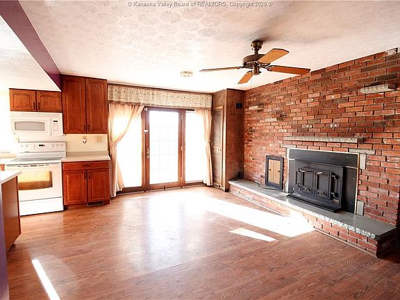 3rd image of 1520 Pinewood Park