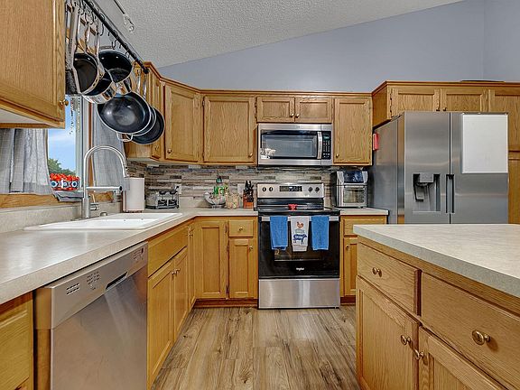 2nd image of 405 12th Ave NW