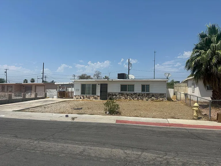 1315 Oakwood Ave — Photo 2