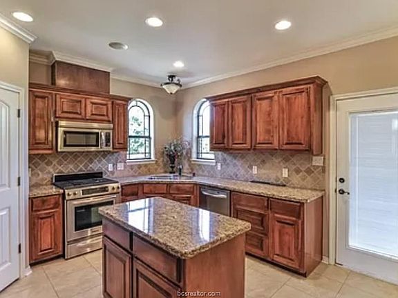 3rd image of 2215 Carlisle Ct
