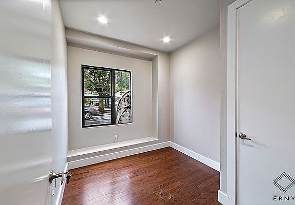 2nd image of 1346 Myrtle Ave #1C