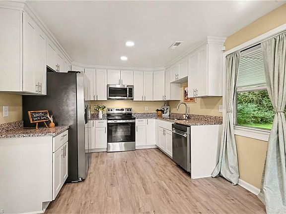 4th image of 5075 Wilson View Dr