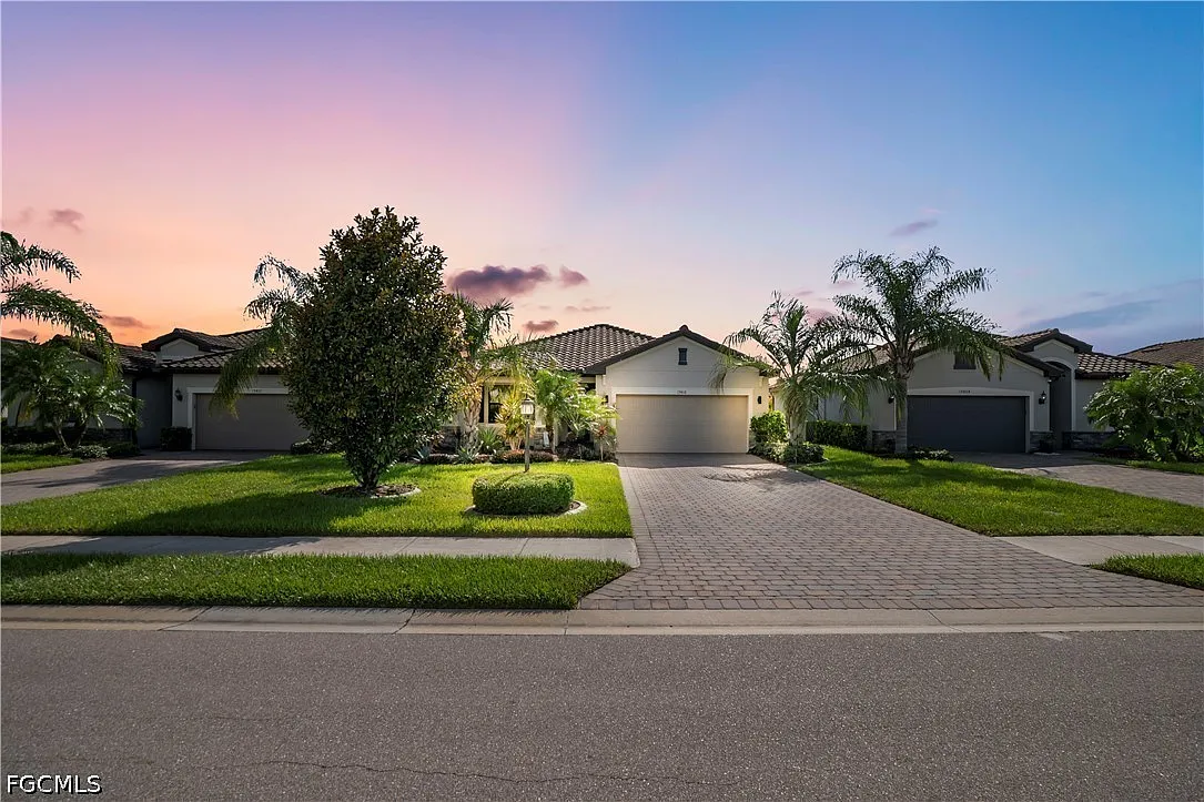 3 bed, 3.0 bath, 1852 sqft, $3,500 — Photo 2