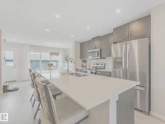 5th image of 2426 Trumpeter Way NW
