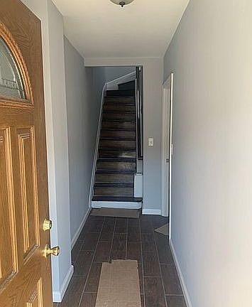 4th image of 945 E 221st St