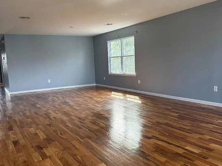 546 S Park St — Photo 6