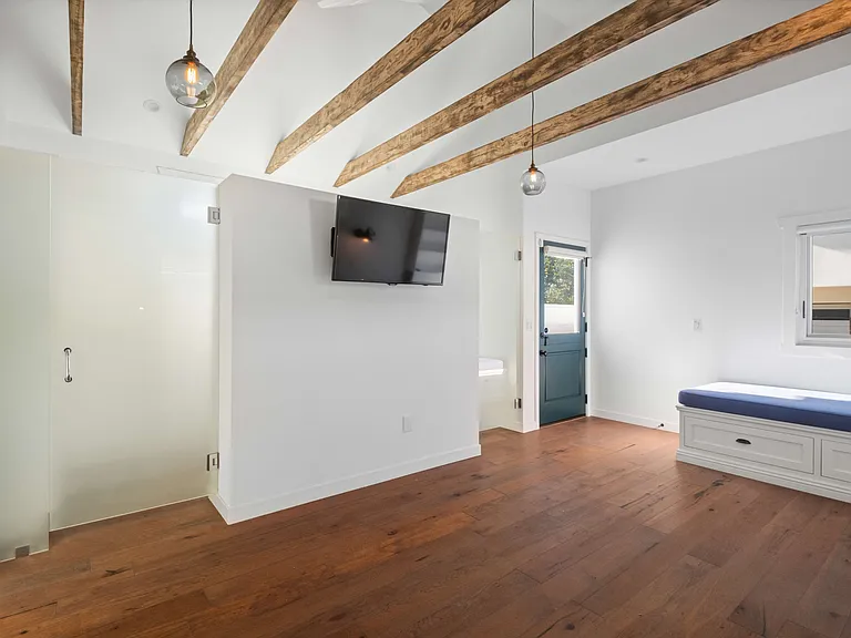 2813 Military Ave — Photo 18