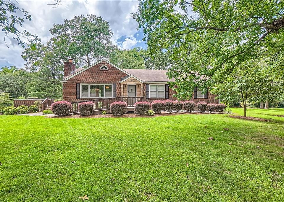 1st image of 428 Oak Hill Cir