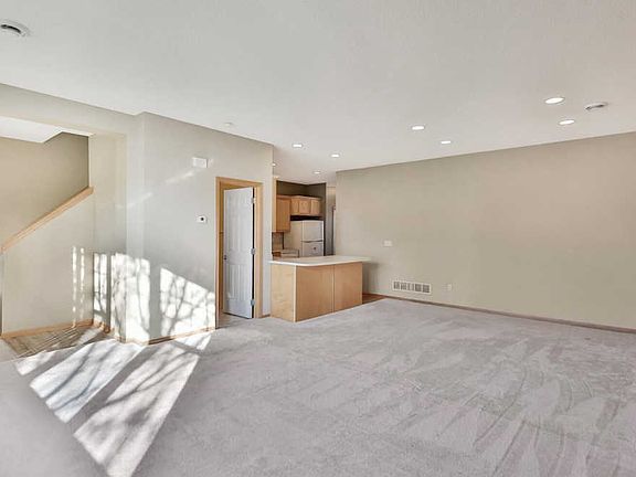 3rd image of 6635 Lamplight Dr