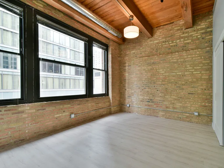 11 E Illinois St #401 — Photo 4