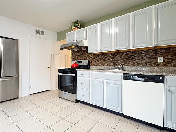 5th image of 148 Winthrop Rd