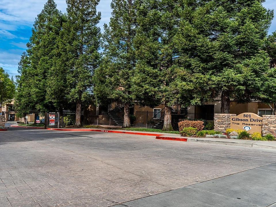 1st image of 501 Gibson Dr APT 513