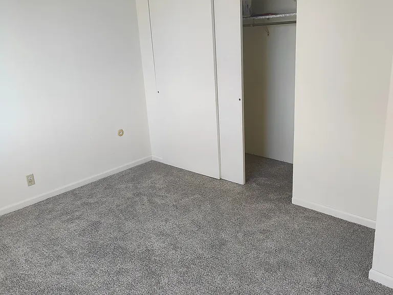 404 Stratford Dr #404 — Photo 7