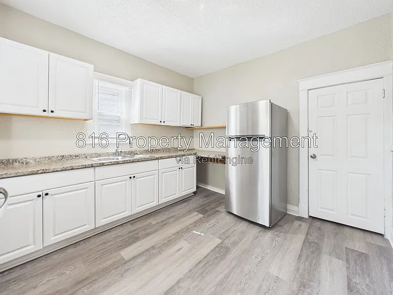 3205 E 31st St — Photo 10