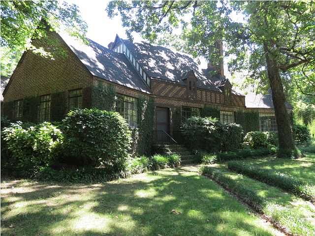 1st image of 2052 Myrtlewood Dr