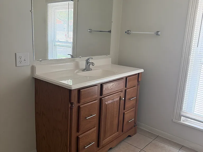 304 N Detroit St #1/2 — Photo 17