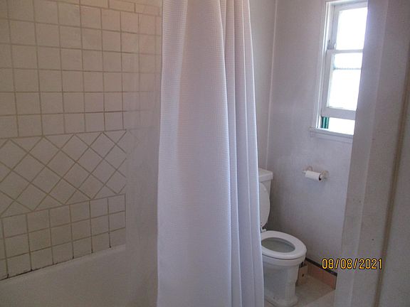 4th image of 1040 Ocean Park Blvd #A