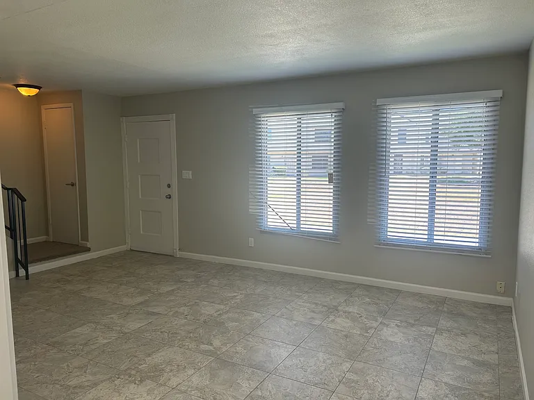 6523 S La Corta Dr — Photo 2