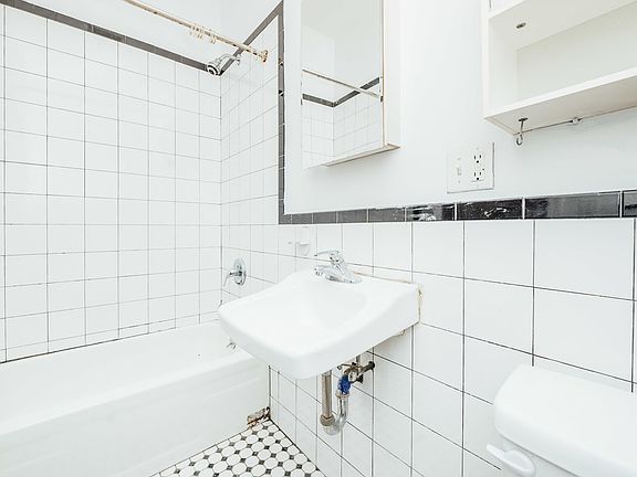 4th image of 169 Troutman St #2G