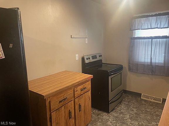 5th image of 1755 Maplewood St NE