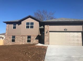 1400 S Solaira St, Ozark, MO 65721