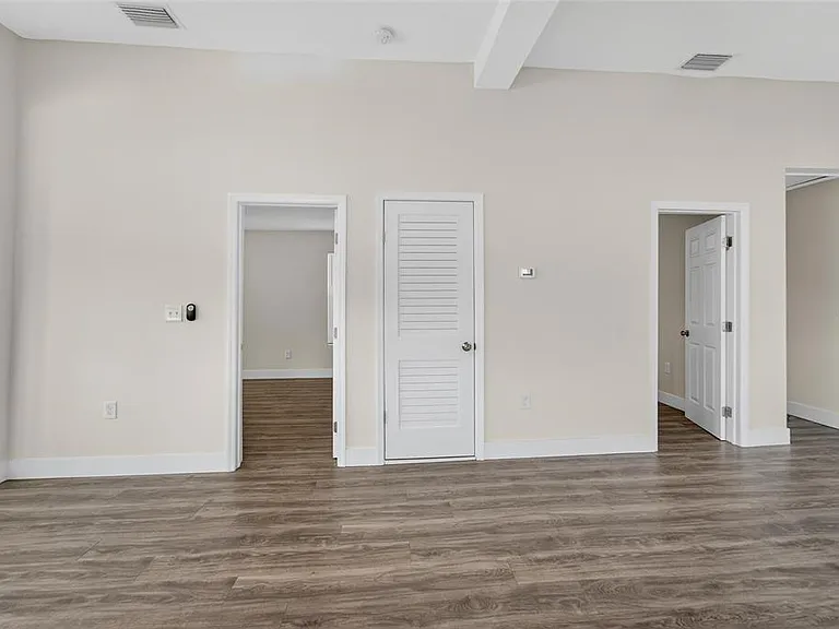 2525 W Beach St — Photo 7