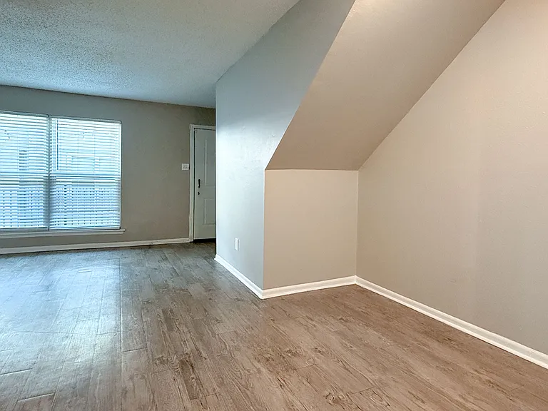 Ingleside Gardens Apartments — Photo 28