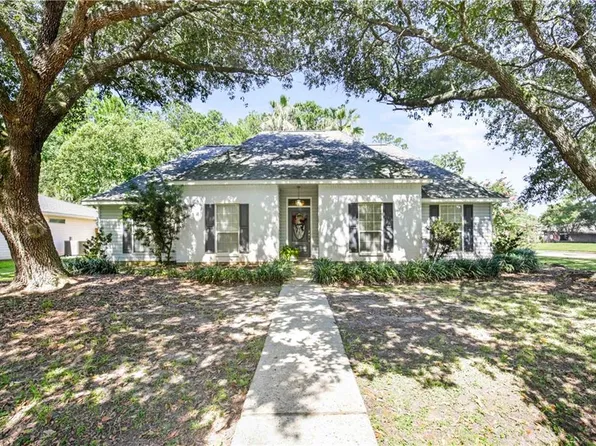 102 Woodcrest Dr, Covington, LA 70433