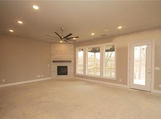 201 NE Lakeview Ter, Bentonville, AR 72712
