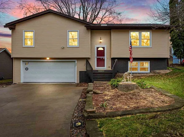 551 N Oliphant St, West Branch, IA 52358