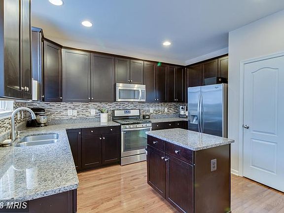 Neutral Backsplash Tile