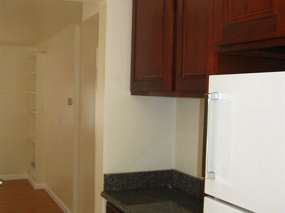 4th image of 840-858 Adams St