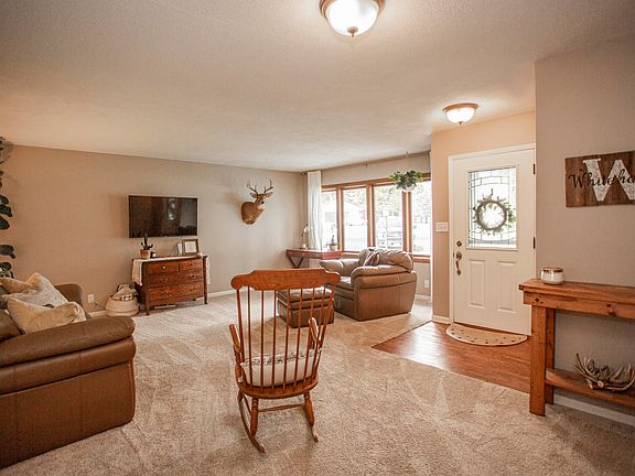 4th image of W224N5077 Roberta Dr