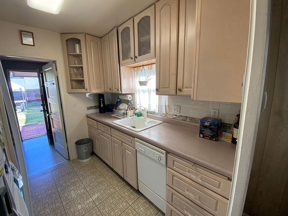2nd image of 951 G Ave