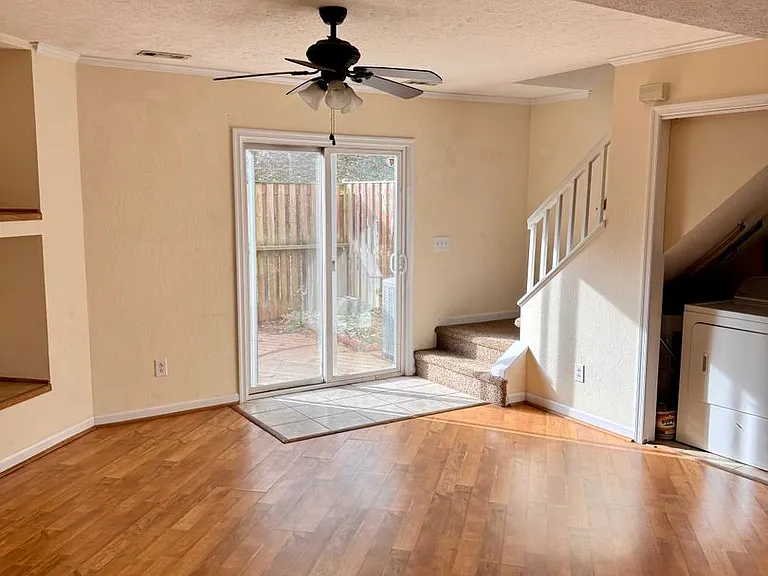 1476 Tenbury Dr — Photo 3