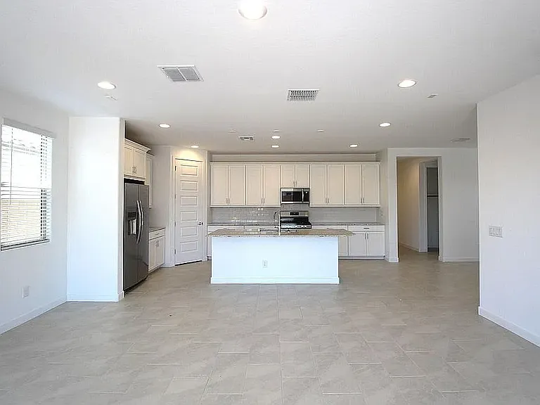 4427 N 94th Dr — Photo 29