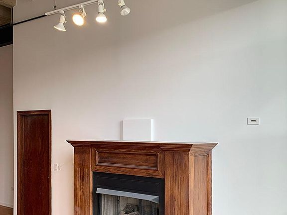 3rd image of 1645 W Ogden Ave #404A
