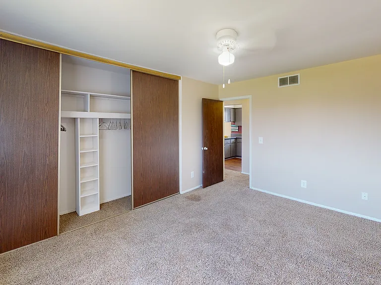 Rivercrest Apartments — Photo 13