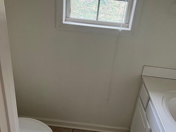 5th image of 212 White Oak Trce