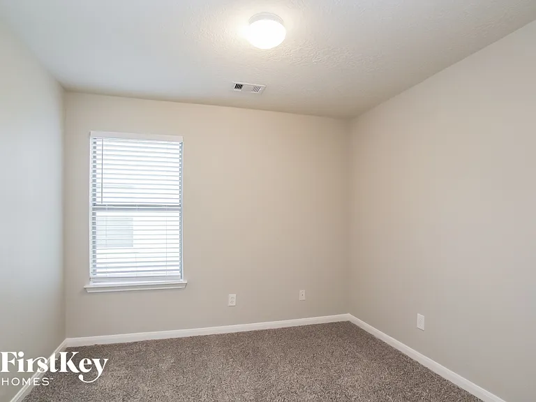 3043 Legends York Dr — Photo 11