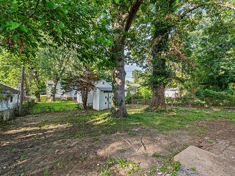 8033 Busiek Ave — Photo 13