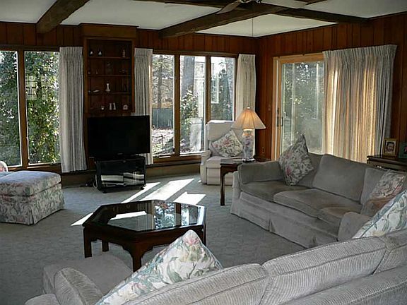 3rd image of 8 Marlaine Dr