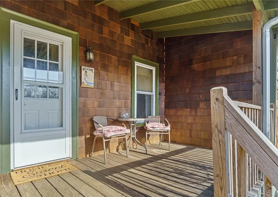 45 Narragansett Blvd