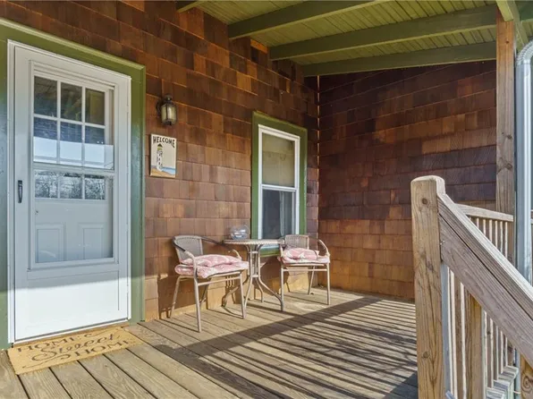 45 Narragansett Blvd, Portsmouth, RI 02871