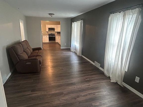 5th image of 306 Ekman Ave