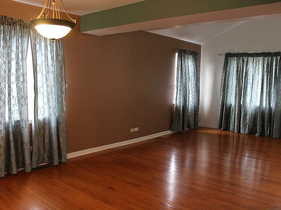 5th image of 611 Lake Breeze Ct